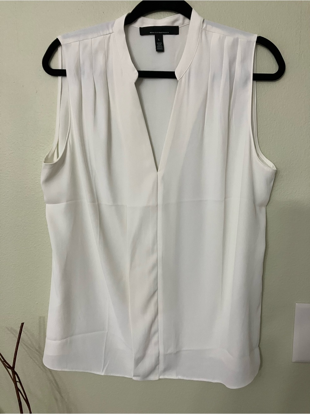 White House Black market WHBM off white sleeveless blouse